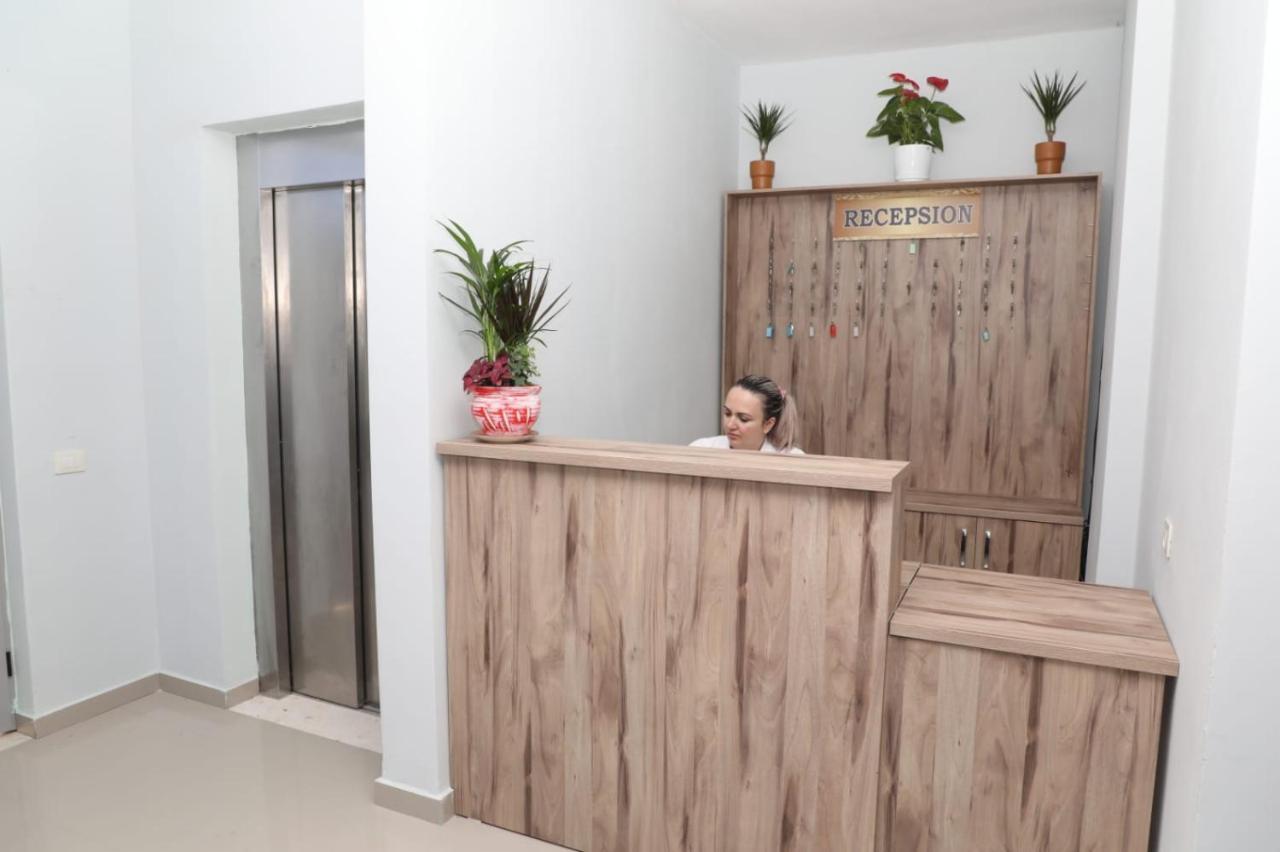 Ryan'S Hotel Shëngjin Екстериор снимка