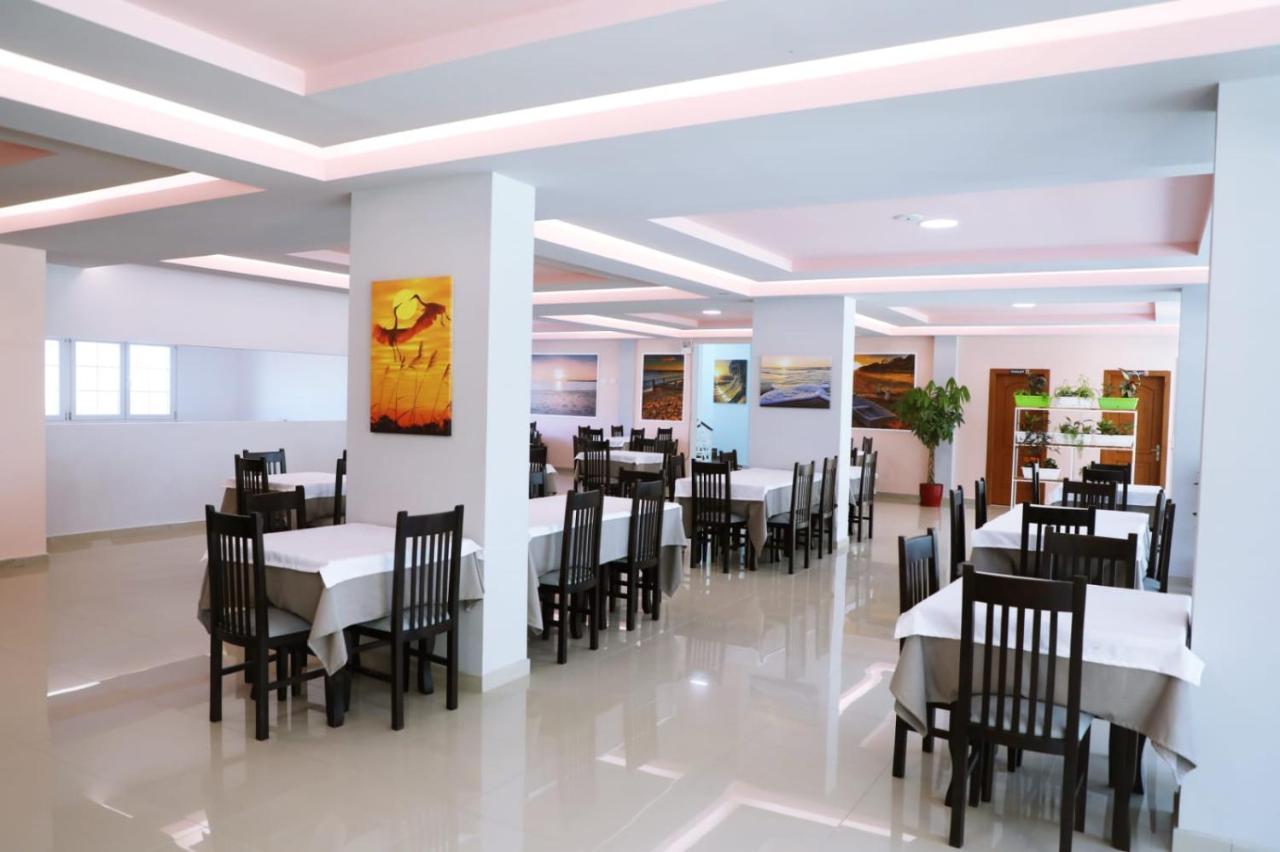 Ryan'S Hotel Shëngjin Екстериор снимка